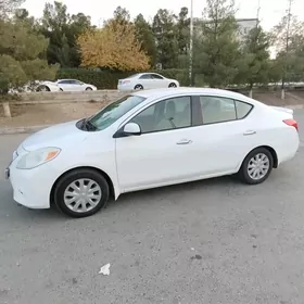Nissan Versa 2013