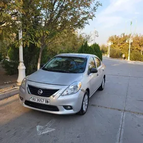 Nissan Versa 2012