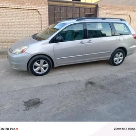 Toyota Sienna 2004