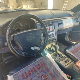 Mercedes-Benz E320 1996