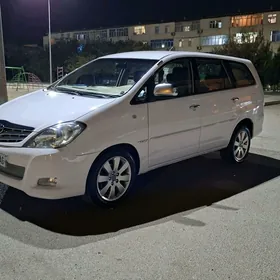 Toyota Innova 2011