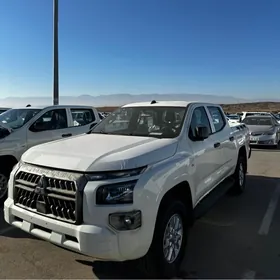 Mitsubishi L200 2025