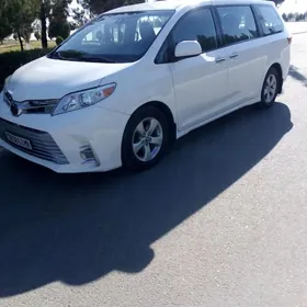 Toyota Sienna 2018
