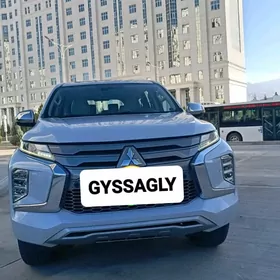 Mitsubishi Pajero 2020