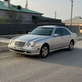 Mercedes-Benz E320 2001