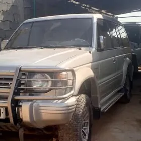 Mitsubishi Pajero 1992