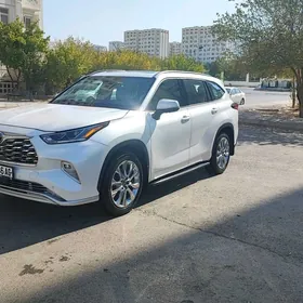 Toyota Highlander 2021