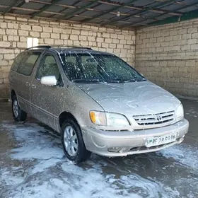 Toyota Sienna 2002