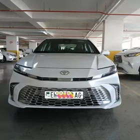 Toyota Camry Hybrid 2025