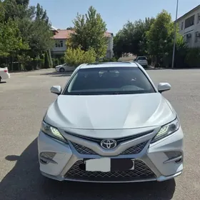 Toyota Camry 2021