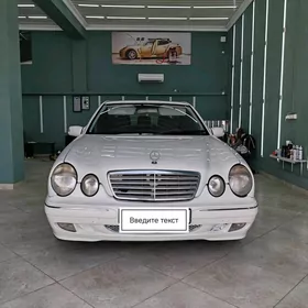 Mercedes-Benz E320 2001