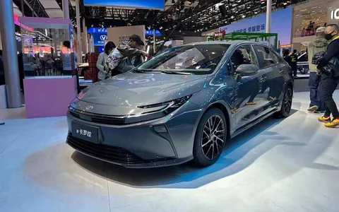 Guançžouda awtosalon täzelenen Toyota Corolla tanyşdyryldy