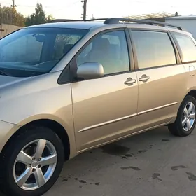 Toyota Sienna 2004