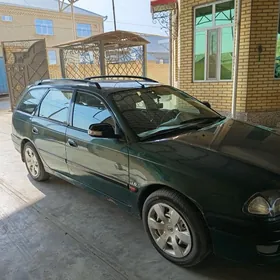 Toyota Avensis 2000