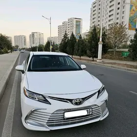 Toyota Camry 2021