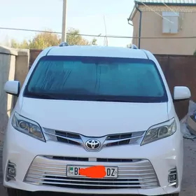 Toyota Sienna 2016