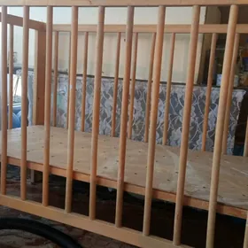 Детская кроватка