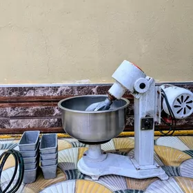 Hamyr garýan (тестомешалка)