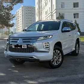 Mitsubishi Pajero 2020