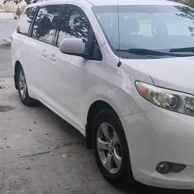 Toyota Sienna 2011