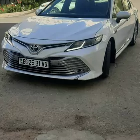 Toyota Camry Hybrid 2020