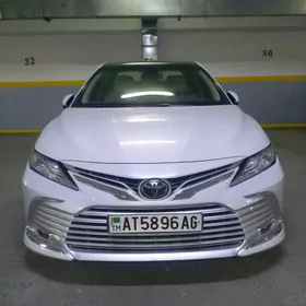 Toyota Camry 2021