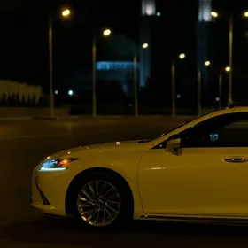 Lexus ES 350 2019