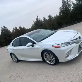 Toyota Camry 2018
