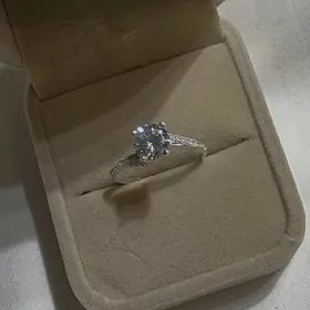 Kümüş tek daş yüzük