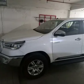 Toyota Hilux 2025