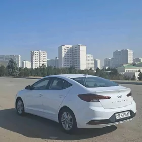 Hyundai Elantra 2020