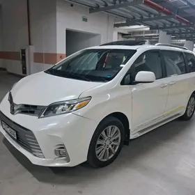 Toyota Sienna 2018