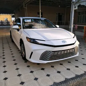 Toyota Camry 2025