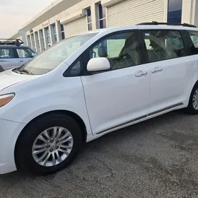 Toyota Sienna 2010