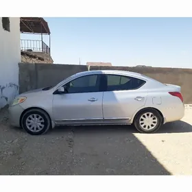 Nissan Versa 2012