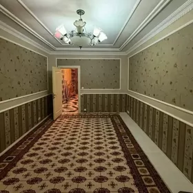 продам 4 комнатную мир 4