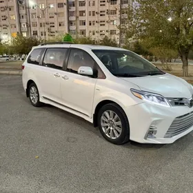 Toyota Sienna 2019