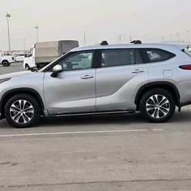 Toyota Highlander Hybrid 2021
