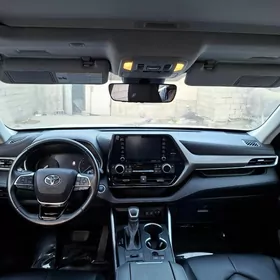 Toyota Highlander 2021