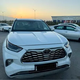 Toyota Highlander 2021