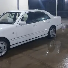 Mercedes-Benz E320 1996