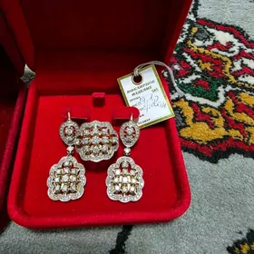 Gyzyl yerewan komplektler