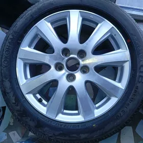 aurion zapaska ýere degmedik