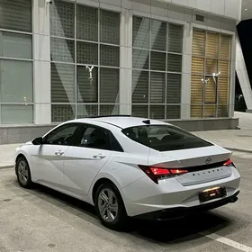 Hyundai Elantra 2022