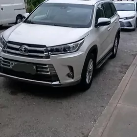Toyota Highlander 2019