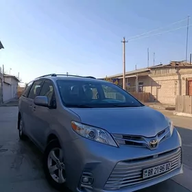 Toyota Sienna 2017
