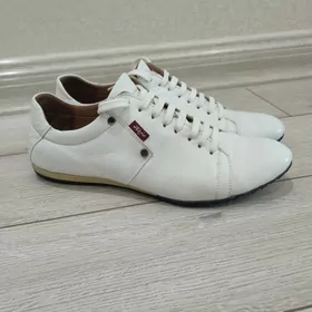 koja krasowka Levi's кроссовк