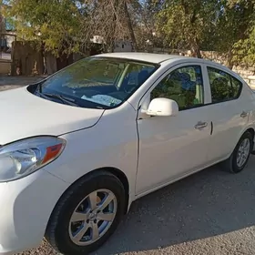Nissan Versa 2012