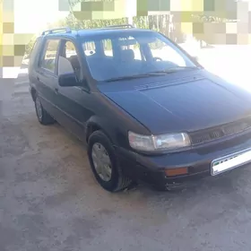 Mitsubishi Chariot 1991