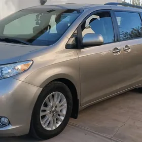 Toyota Sienna 2016